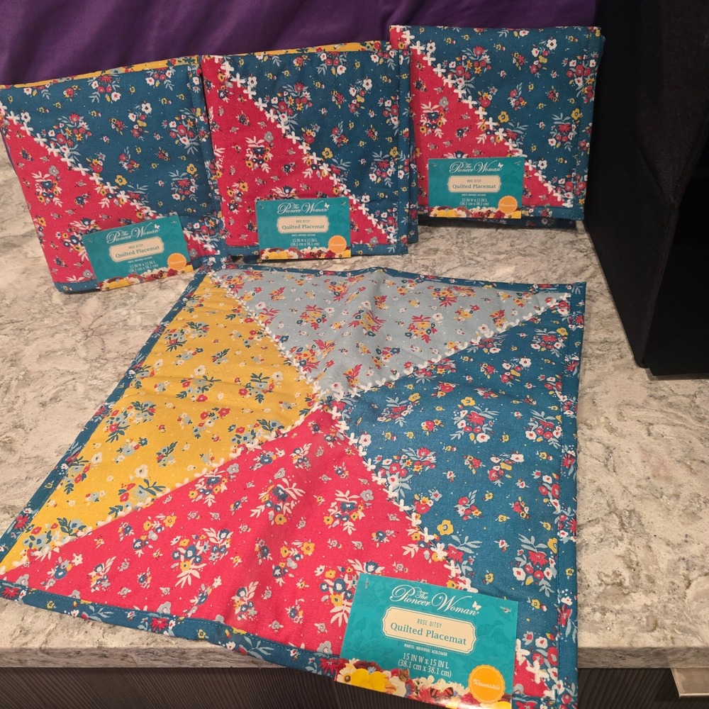 Pioneer Woman Rose Ditsy Quilted Placemats Set of 4 Reversible Floral 15x15 NEW